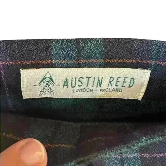 Austin Reed Green Plaid Skirt with Pockets - Picture 2 of 4